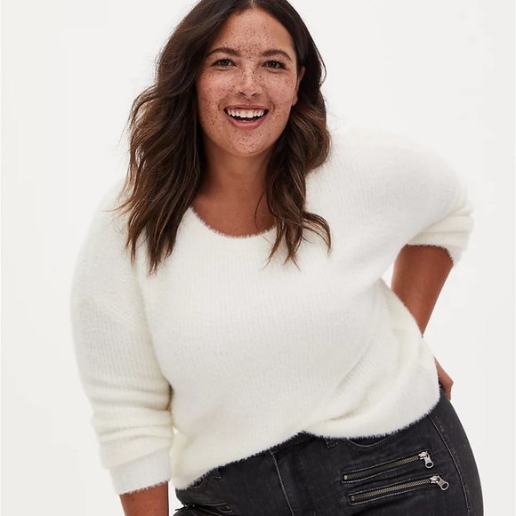 Torrid US 1X Ivory Drop Shoulder Fuzzy Yarn Crop Sweater